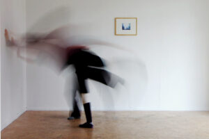 Mehr über den Artikel erfahren Eindruck Ausdruck – Tanz und Bewegung im Ausstellungsraum: Workshop vom 30.10. bis 2.11.2024